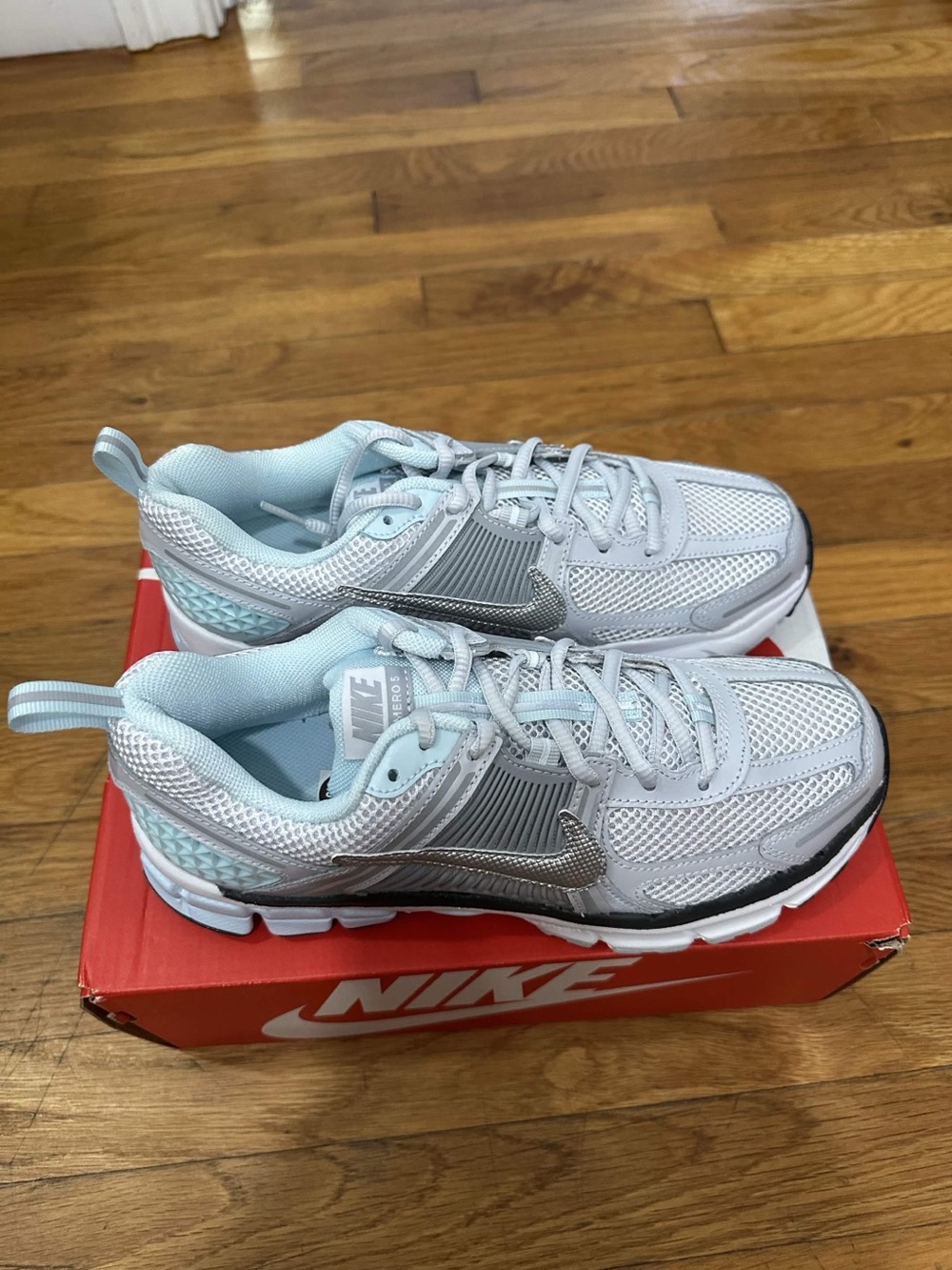 *Slightly Used* Nike Vomero 5 Big Kid Big Kid (HQ3255-043) Size 6.5Y